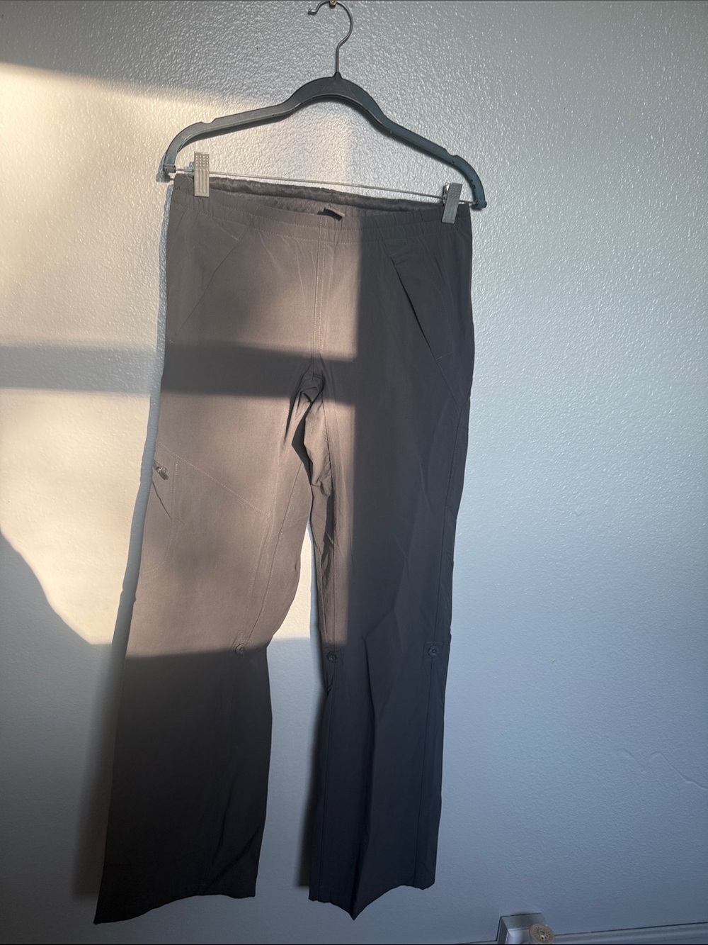 The North Face XS  Dark Gray Cargo Travel Pants